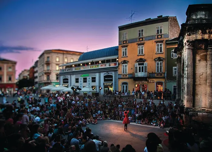 Lovely In With Kitchen *