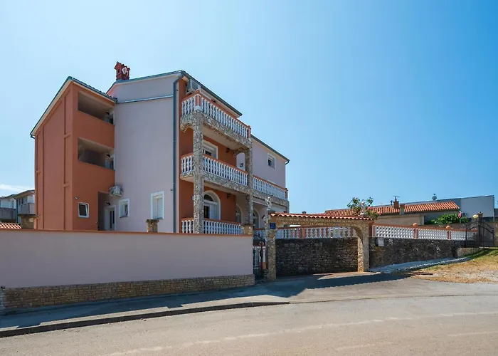 Lovely In With Kitchen Апартаменты